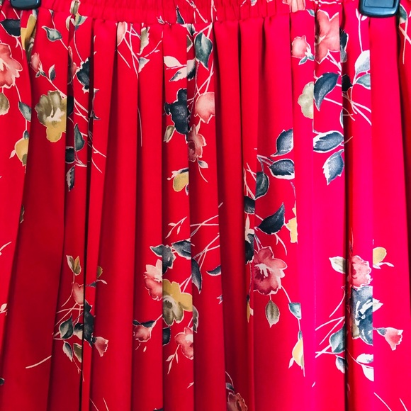 Midi pleaded red skirt - Picture 2 of 3